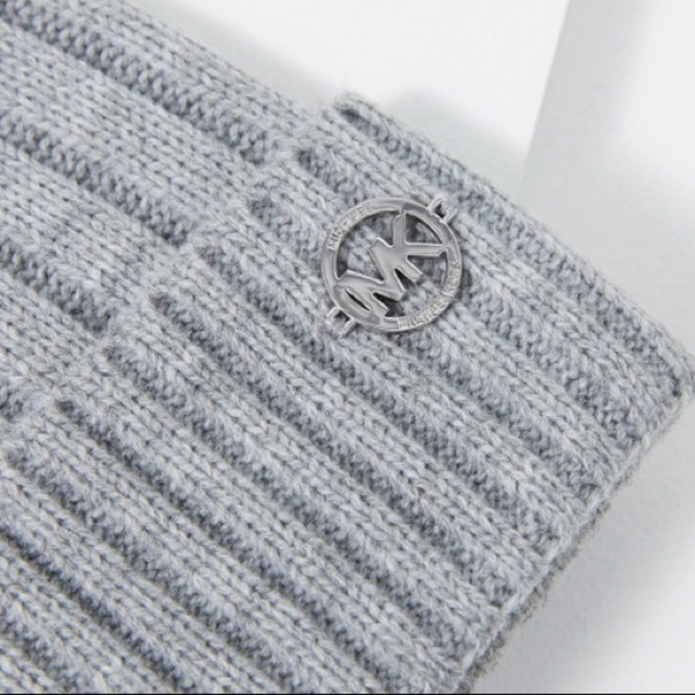 NEW Michael Kors Beanie with Pom - Picture 3 of 4
